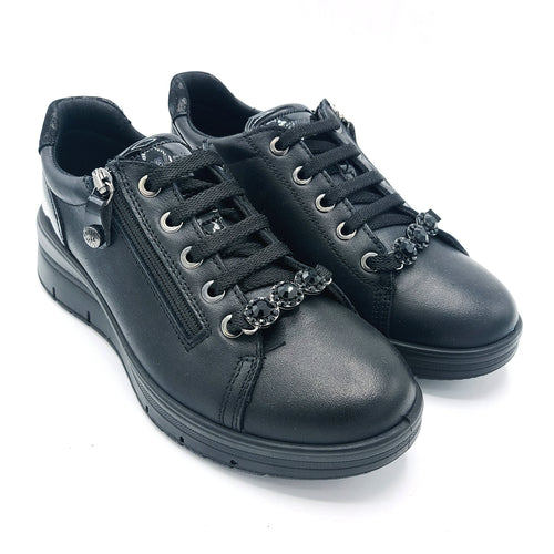 Enval 8777900 nero in pelle stringata e con chiusura con cerniera. Dotata di strass decorativi removibili 