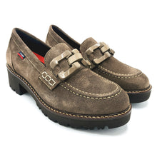 Carica l'immagine nel visualizzatore di Gallery, Callaghan 13468 trufa mocassino donna in pelle scamosciata con morsetto in tinta e suola con sistema adaptaction
