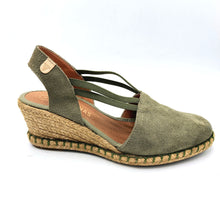 Carica l'immagine nel visualizzatore di Gallery, Verbenas MAIKA kaki espadrillas in pelle scamosciata con elastici e zeppa in corda di 6 cm
