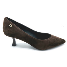 Carica l'immagine nel visualizzatore di Gallery, Donna serena 436074DP marrone decollete in pelle scamosciata con punta affusolata e tacco di 5 cm
