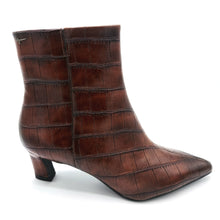 Carica l'immagine nel visualizzatore di Gallery, Tamaris 1-25384-47 muscat croco stivaletto in cocco marrone con tacco di 5 cm e punta affusolata
