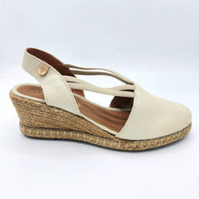 Carica l'immagine nel visualizzatore di Gallery, Verbenas MAIKA beige espadrillas in pelle con elastici e zeppa in corda di 6 cm
