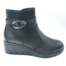 Carica l'immagine nel visualizzatore di Gallery, Enval 2269000 nero stivaletto in pelle con zeppa di 6 cm e soletta estraibile in memory foam
