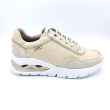 Carica l&#39;immagine nel visualizzatore di Gallery, Callaghan 45823 beige sneakers donna stringata con pelle e pelle scamosciata, dotata di suola in gomma con sistema adaptaction
