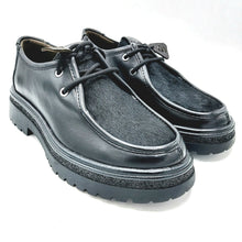 Carica l'immagine nel visualizzatore di Gallery, Tamaris 1-23627-47 nero scarpe donna modello ingegnere in pelle e cavallino con fondo in gomma carrarmato
