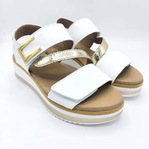 Igieco 7687622 bianco sandalo in pelle con chiusura con doppio velcro e zeppa di 5 cm