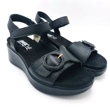 Carica l'immagine nel visualizzatore di Gallery, Enval 1292600 nero sandalo in pelle con braccialetto e fascia con chiusura a strappo e fibbia decorativa
