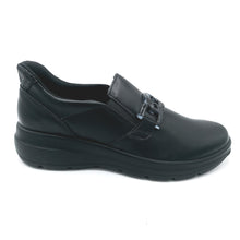 Carica l'immagine nel visualizzatore di Gallery, Enval 2287600 nero mocassino in pelle con sistema Easy fit, con soletta estraibile in memory foam
