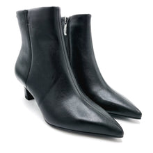 Carica l'immagine nel visualizzatore di Gallery, Tamaris 1-25384-47 nero stivaletto in similpelle con tacco di 5 cm e punta affusolata con chiusura con cerniera
