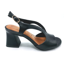 Carica l'immagine nel visualizzatore di Gallery, Tamaris 1-28316-44 nero sandalo in pelle con scollo a V e tacco largo foderato di 7 cm
