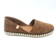 Carica l'immagine nel visualizzatore di Gallery, Verbenas CARMEN marrone espadrillas basse in pelle scamosciata . Made in Spain
