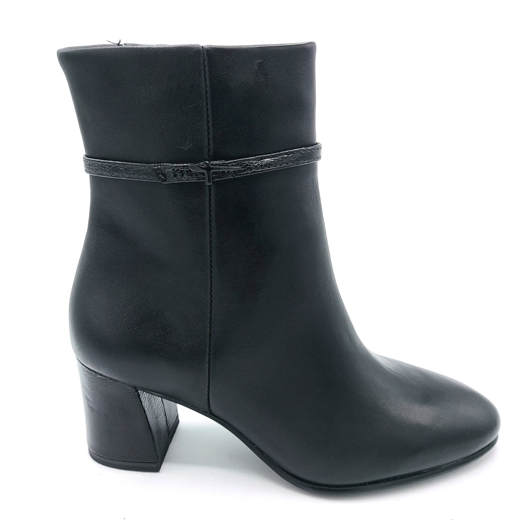 Tamaris 1-25336-43 stivaletto in pelle con piccola fascettina in tinta con logo e tacco di 7 cm