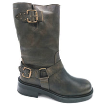 Carica l'immagine nel visualizzatore di Gallery, Ambitious 14497W olive biker donna in pelle con cinturino alla caviglia e fibbia al gambale con effetto sfumato
