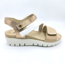 Carica l&#39;immagine nel visualizzatore di Gallery, Enval 7790322 beige sandalo con triplo velcro e suola in gomma flessibile
