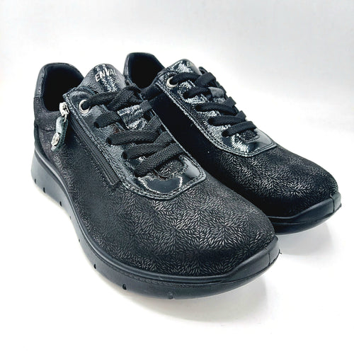 Enval 8775200 nero sneakers donna linea comoda, dotata di doppia chiusura con lacci e cerniera.
Complleta la sua comodità con una soletta estraibile in memory foam
