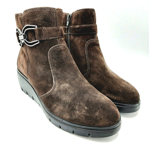 Enval 8766422 testa moro stivaletto linea comoda in pelle scamosciata con zeppa di 6 cm e dettalio decorativo laterale