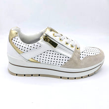 Carica l'immagine nel visualizzatore di Gallery, Igi&amp;co 1156033 bianco sneakers donna in pelle e camoscio con tomaia traforata e chiusura con cerniera e lacci
