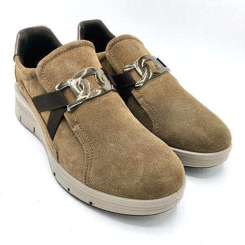 Enval 8778033 fango mocassino donna in pelle scamosciata con decorazione frontale e soletta estraibile in memory foam