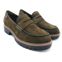 Carica l'immagine nel visualizzatore di Gallery, Tamaris 1-24752-47 olive mocassino basso donna in pelle scamosciata con suola in gomma
