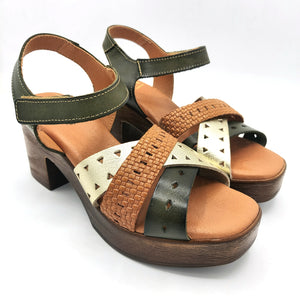 Pavana CINCI verde cuoio sandalo con fasce incrociate traforate con braccialetto con chiusura a strappo