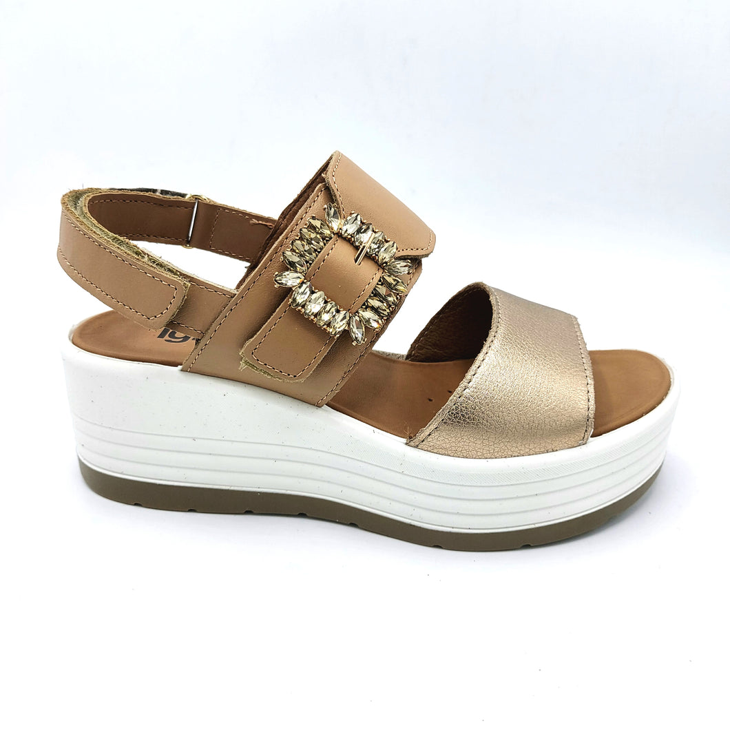 Igi&co 7667311 champagne sandalo donna in pelle con doppia fascia in velcro di cui una posteriore e una con decorazione in strass