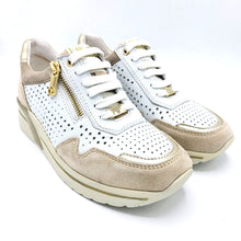 Carica l'immagine nel visualizzatore di Gallery, Valleverde VNF552W bianco oro sneakers donna in pelle traforata con chiusura allaccio e cerniera. Dotata di soletta estraibile in memory foam
