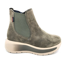 Carica l&#39;immagine nel visualizzatore di Gallery, Callaghan 61607 grigio stivaletto in pelle scamosciata con elastico e cerniera
