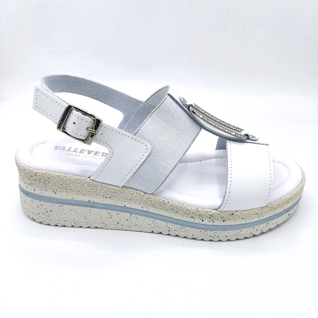 Valleverde V32100 ecru sandalo in pelle dotato di zeppa di 5 cm con elastico sul collo del piede e applicazione decorativa