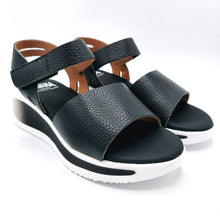 Carica l'immagine nel visualizzatore di Gallery, Pavana SERNA nero sandalo linea comoda con fascia larga e braccialetto con chiusura a trappo
