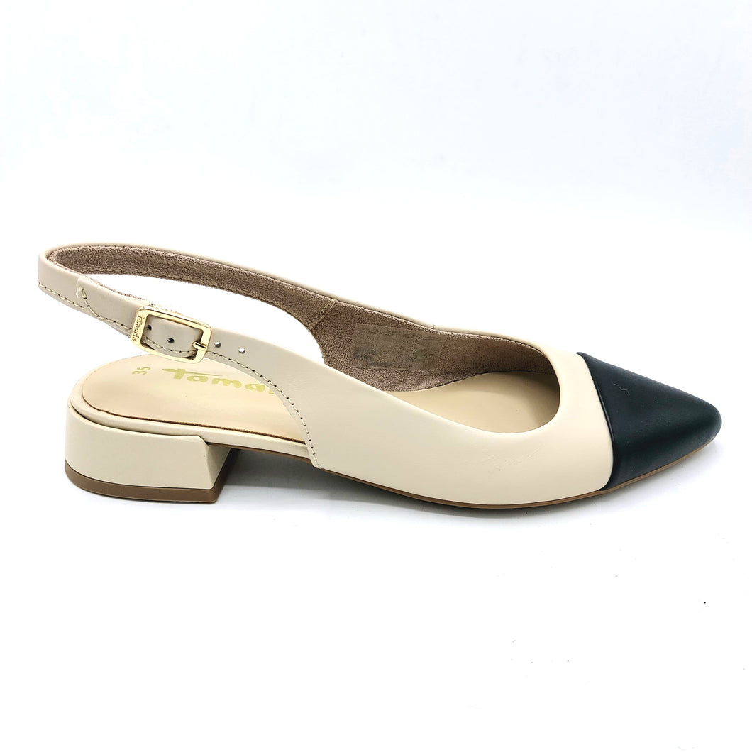 Tamaris 1-29400-44 slingback in pelle con puntale nero e ci9nturino posteriore regolabile.
Tacco 3 cm