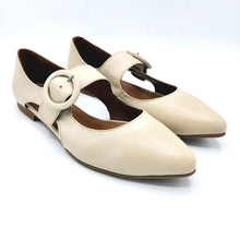Carica l'immagine nel visualizzatore di Gallery, Bueno WE2900 crema ballerina in pelle con punta sfilata e braccialetto
