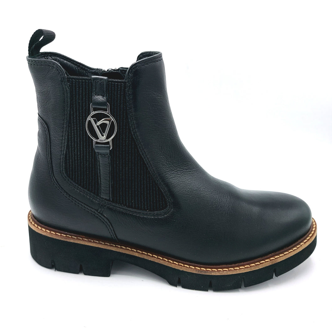 Valleverde 17182 nero stivaletto in pelle con elastico lato esterno e cerniera lato interno. Dotato di suola leggerissima