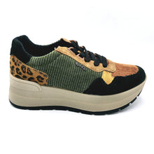 Carica l'immagine nel visualizzatore di Gallery, Igi&amp;co 8677600 nero multicolor sneakers donna stringata in velluto e pelle scamosciata.
Dotata di zeppa di 6 cm e soletta estraibile in memory foam
