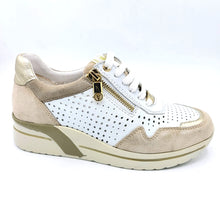 Carica l'immagine nel visualizzatore di Gallery, Valleverde VNF552W bianco oro sneakers donna in pelle traforata con chiusura allaccio e cerniera. Dotata di soletta estraibile in memory foam
