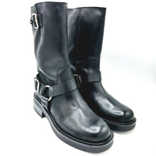 Carica l'immagine nel visualizzatore di Gallery, Ambitious 14497W nero biker donna in pelle con cinturino alla caviglia e fibbia al gambale
