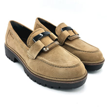 Carica l'immagine nel visualizzatore di Gallery, Tamaris 1-24722-43 taupe mocassino donna in pelle scamosciata con decorazione frontale e suola carrarmato
