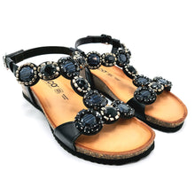 Carica l'immagine nel visualizzatore di Gallery, Igi&amp;co 1197500 nero sandalo con tomaia decorata da pietre e strass in tinta e sottopiede in pelle in memory foam
