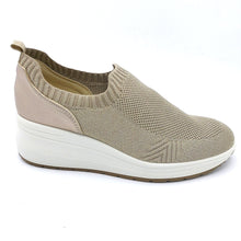 Carica l&#39;immagine nel visualizzatore di Gallery, Enval 1767533 taupe slip on donna in tessuto con soletta estraibile in memory foam
