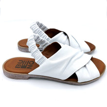 Carica l'immagine nel visualizzatore di Gallery, Bueno WU3005 bianco sandalo donna basso in morbidissima pelle con elastico
