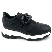 Carica l&#39;immagine nel visualizzatore di Gallery, Comart 9R4485PM nero sneakers donna in vera pelle con catena ed elastico
