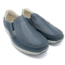 Carica l&#39;immagine nel visualizzatore di Gallery, Enval 3710000 blu mocassino uomo con tomaia in pelle soletta estraibile in memory foam e suola flessibile con sistema anti shock
