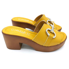 Carica l&#39;immagine nel visualizzatore di Gallery, Cinzia soft IAF203350 giallo ciabatta donna in pelle con applicazione in metallo
