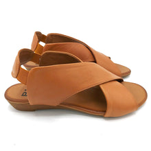 Carica l&#39;immagine nel visualizzatore di Gallery, Bueno WL2408 cuoio sandalo donna incrociato in pelle con zeppa ba di 2 cm
