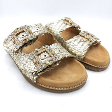 Carica l'immagine nel visualizzatore di Gallery, Studio Mode 271 platino ciabatta bassa gioiello con fibbie in strass e pelle intrecciata
